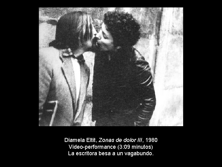 Diamela Eltit, Zonas de dolor III, 1980 Video-performance (3: 09 minutos) La escritora besa