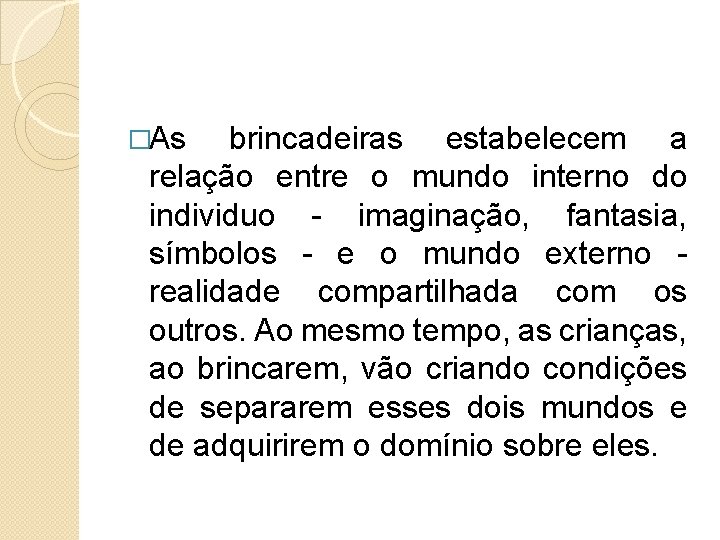 �As brincadeiras estabelecem a relação entre o mundo interno do individuo - imaginação, fantasia,