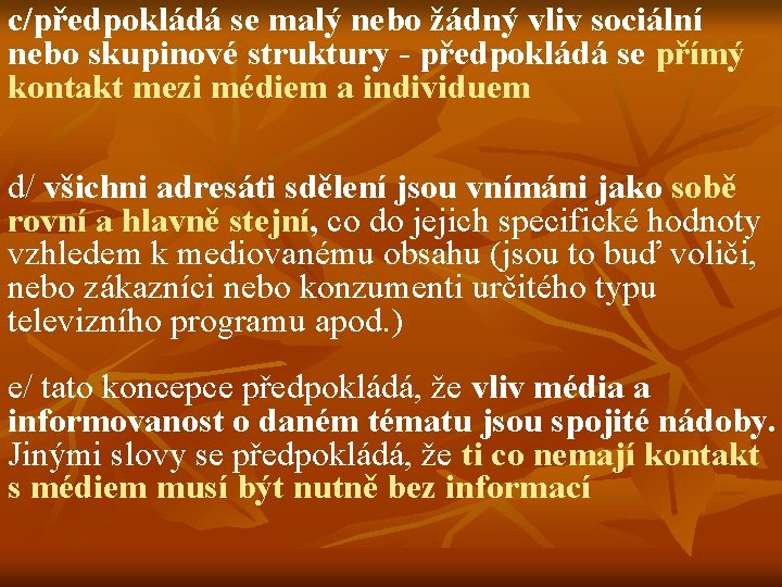 c/předpokládá se malý nebo žádný vliv sociální nebo skupinové struktury - předpokládá se přímý