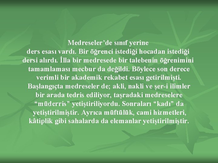 Medreseler’de sınıf yerine ders esası vardı. Bir öğrenci istediği hocadan istediği dersi alırdı. İlla