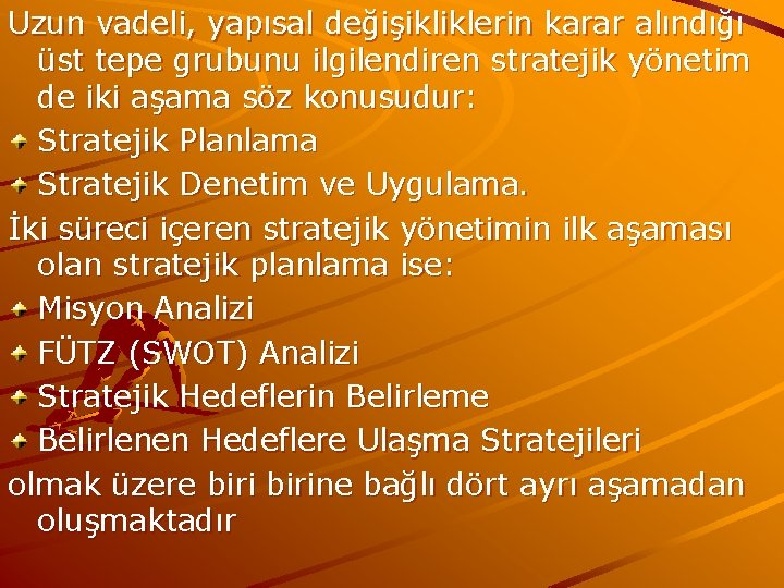 Uzun vadeli, yapısal değişikliklerin karar alındığı üst tepe grubunu ilgilendiren stratejik yönetim de iki