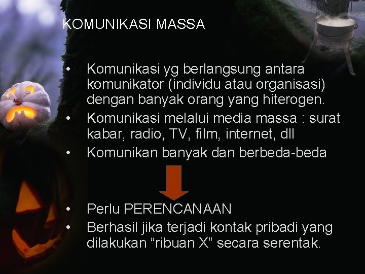 KOMUNIKASI MASSA • • • Komunikasi yg berlangsung antara komunikator (individu atau organisasi) dengan