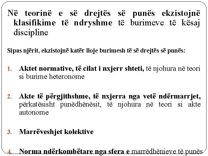 Në teorinë e së drejtës së punës ekzistojnë klasifikime të ndryshme të burimeve të