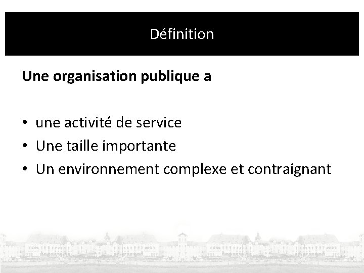 Définition Une organisation publique a • une activité de service • Une taille importante