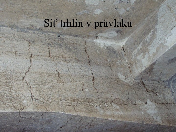 Síť trhlin v průvlaku 