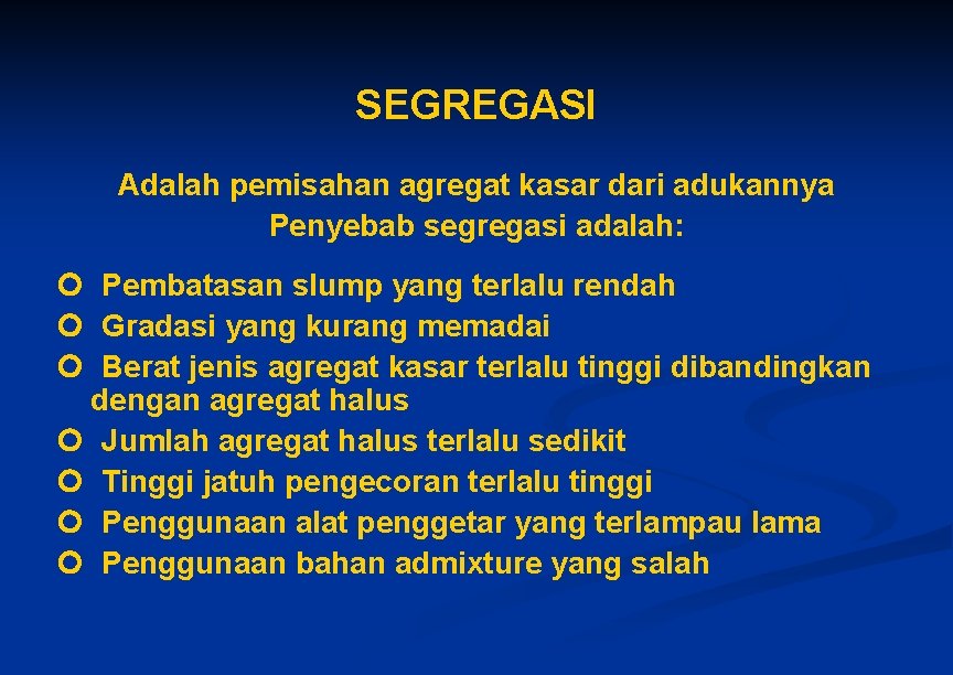 SEGREGASI Adalah pemisahan agregat kasar dari adukannya Penyebab segregasi adalah: Pembatasan slump yang terlalu SEGREGASI Adalah pemisahan agregat kasar dari adukannya Penyebab segregasi adalah: Pembatasan slump yang terlalu