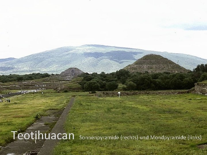 Teotihuacan Sonnenpyramide (rechts) und Mondpyramide (links) 