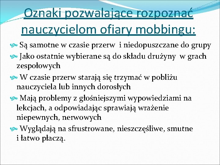Oznaki pozwalające rozpoznać nauczycielom ofiary mobbingu: Są samotne w czasie przerw i niedopuszczane do