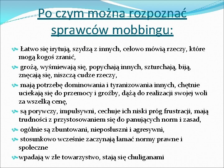 Po czym można rozpoznać sprawców mobbingu: Łatwo się irytują, szydzą z innych, celowo mówią