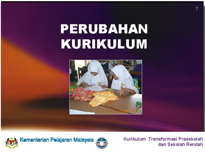 7 PERUBAHAN KURIKULUM Kurikulum Standard Prasekolah Kebangsaan & Kurikulum Transformasi Prasekolah Kurikulum Standard Prasekolah