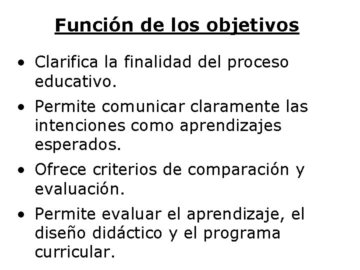 Función de los objetivos • Clarifica la finalidad del proceso educativo. • Permite comunicar