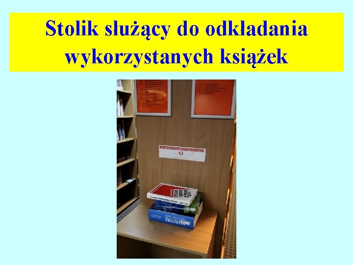 Stolik służący do odkładania wykorzystanych książek 