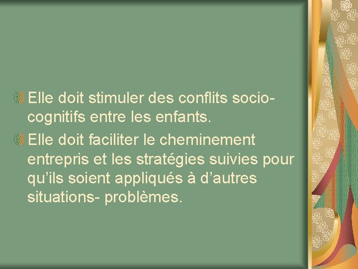 Elle doit stimuler des conflits socio- cognitifs entre les enfants. Elle doit faciliter le