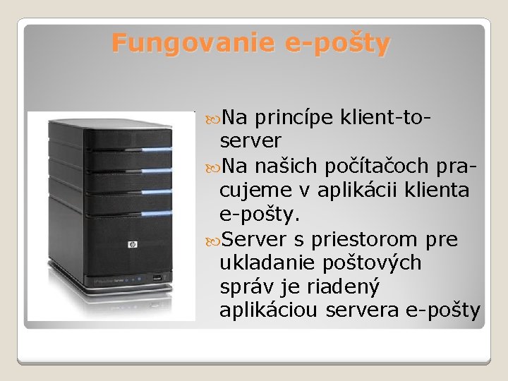 Fungovanie e-pošty Na princípe klient-to- server Na našich počítačoch pracujeme v aplikácii klienta e-pošty.