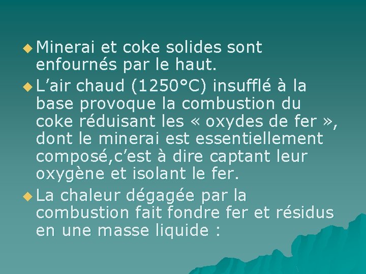 u Minerai et coke solides sont enfournés par le haut. u L’air chaud (1250°C)