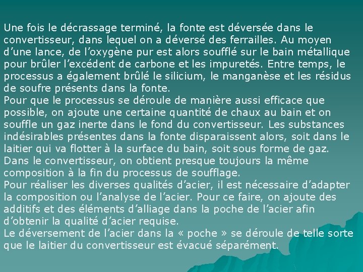 Une fois le décrassage terminé, la fonte est déversée dans le convertisseur, dans lequel