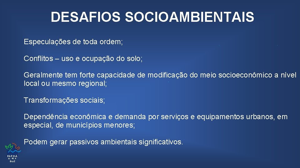 DESAFIOS SOCIOAMBIENTAIS Especulações de toda ordem; Conflitos – uso e ocupação do solo; Geralmente