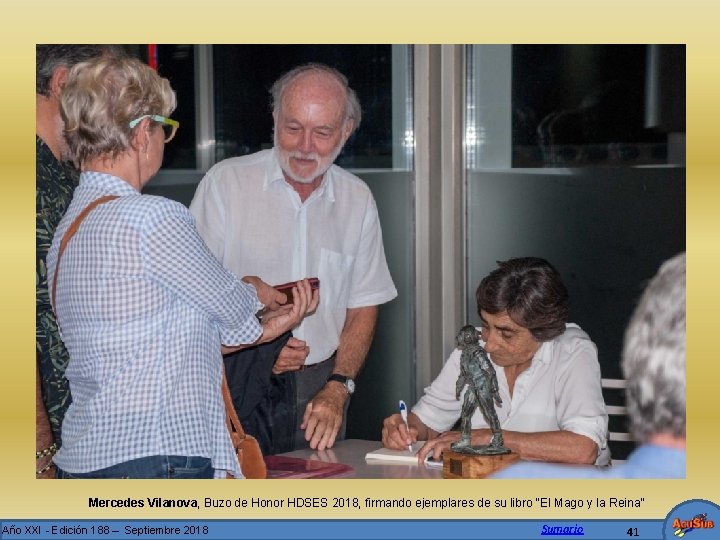 Mercedes Vilanova, Buzo de Honor HDSES 2018, firmando ejemplares de su libro “El Mago