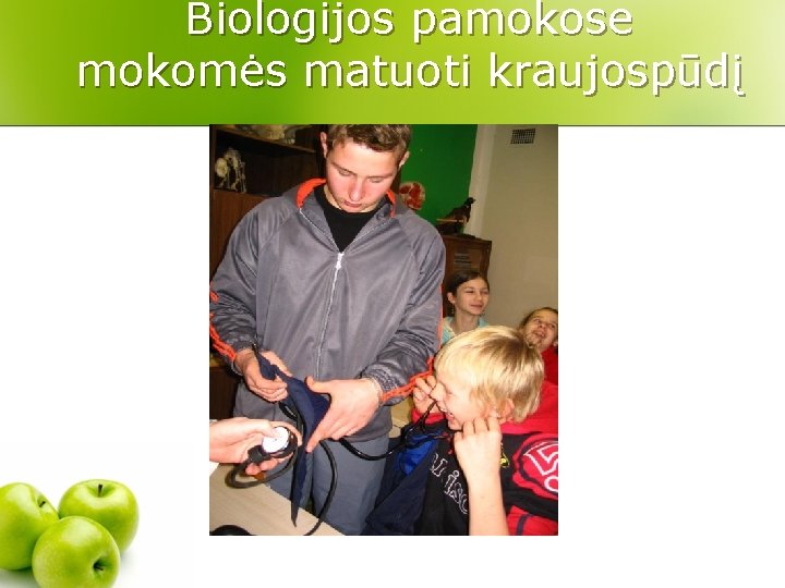 Biologijos pamokose mokomės matuoti kraujospūdį 