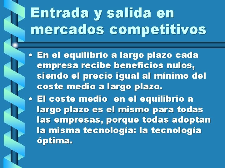 Entrada y salida en mercados competitivos • En el equilibrio a largo plazo cada