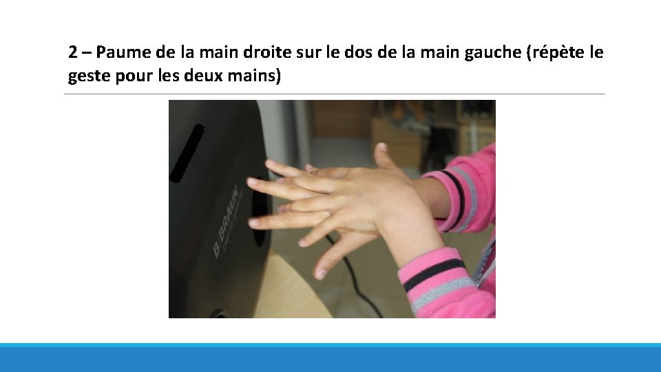 2 – Paume de la main droite sur le dos de la main gauche