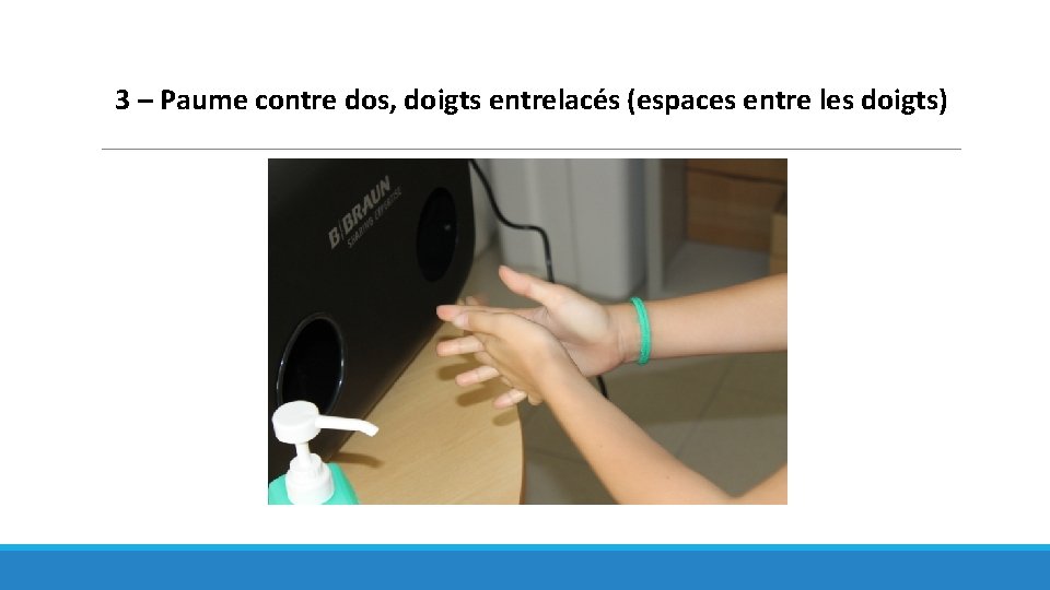 3 – Paume contre dos, doigts entrelacés (espaces entre les doigts) 