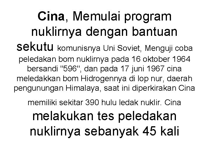 Cina, Memulai program nuklirnya dengan bantuan sekutu komunisnya Uni Soviet, Menguji coba peledakan bom