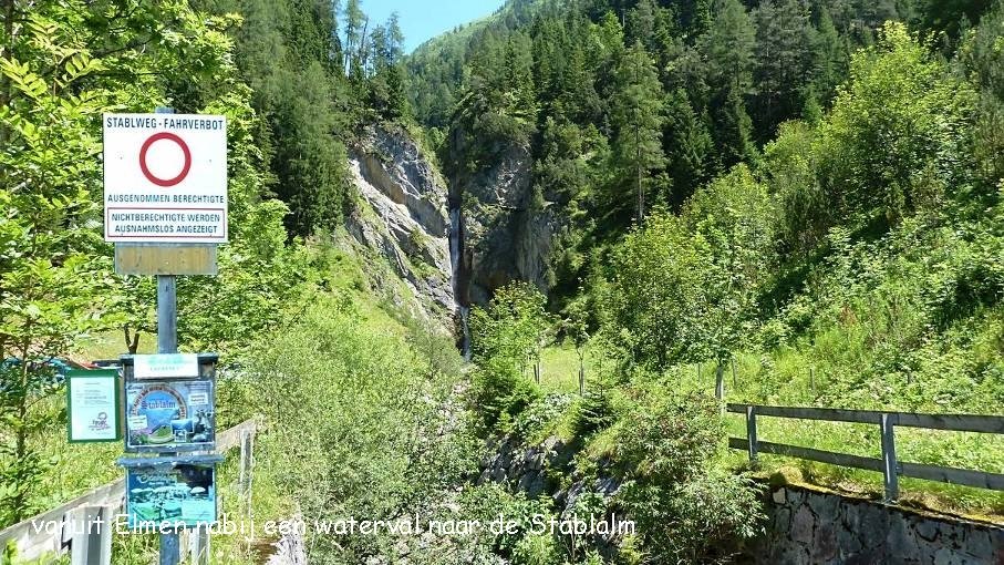 vanuit Elmen nabij een waterval naar de Stablalm 
