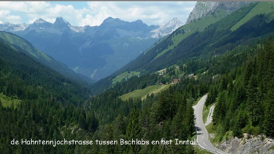 de Hahntennjochstrasse tussen Bschlabs en het Inntal 