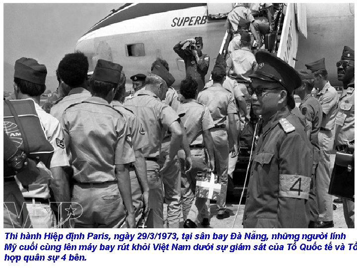 Thi hành Hiệp định Paris, ngày 29/3/1973, tại sân bay Đà Nẵng, những người