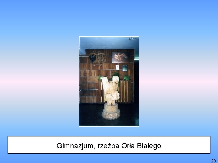 Gimnazjum, rzeźba Orła Białego 29 