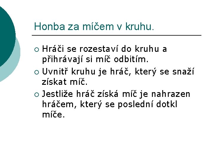 Honba za míčem v kruhu. Hráči se rozestaví do kruhu a přihrávají si míč