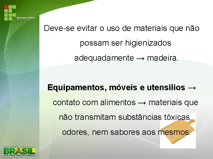 Deve-se evitar o uso de materiais que não possam ser higienizados adequadamente → madeira.