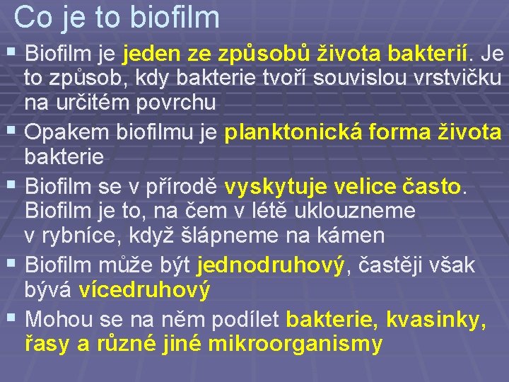 Co je to biofilm § Biofilm je jeden ze způsobů života bakterií. Je to