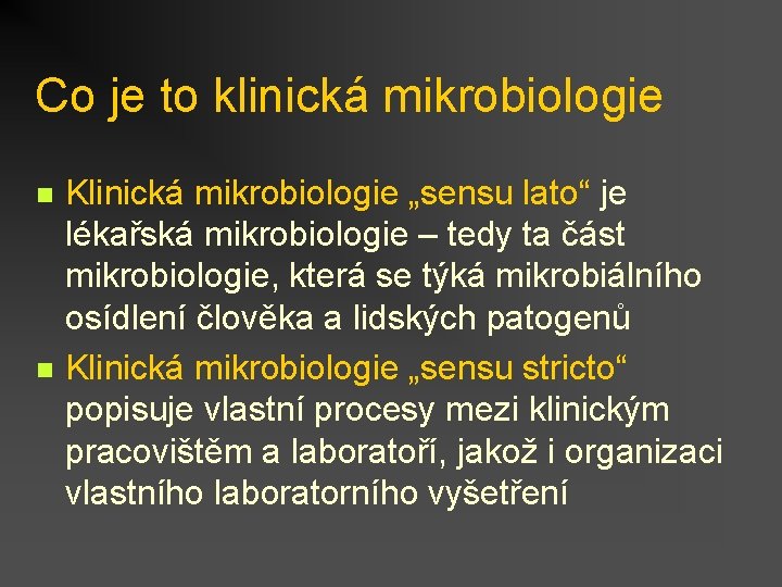 Co je to klinická mikrobiologie n n Klinická mikrobiologie „sensu lato“ je lékařská mikrobiologie