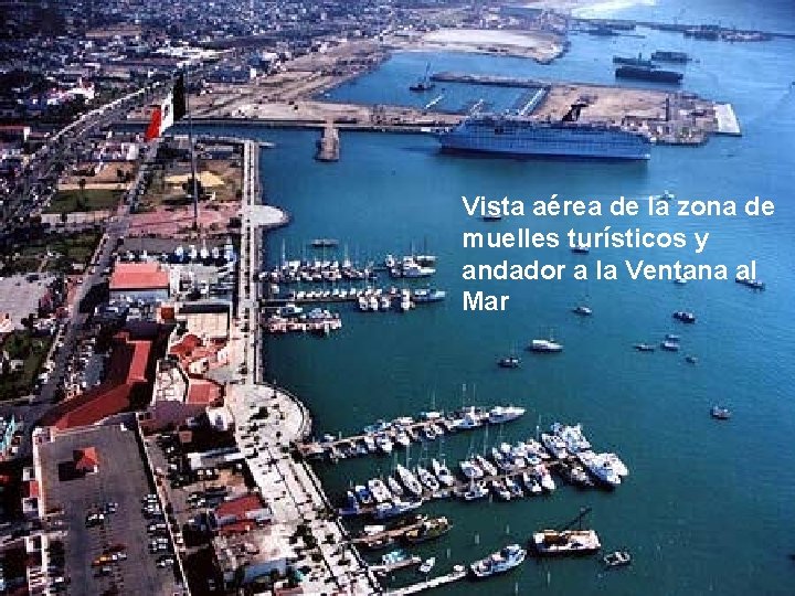 Vista aérea de la zona de muelles turísticos y andador a la Ventana al