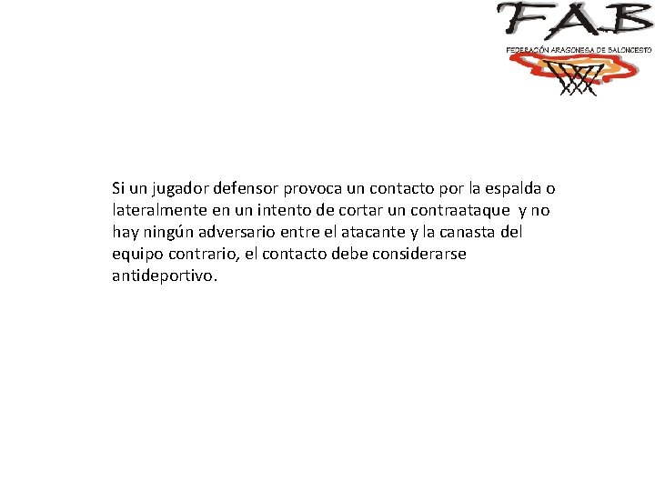 Si un jugador defensor provoca un contacto por la espalda o lateralmente en un