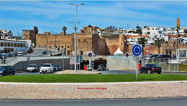 Vers la marina et les plages 