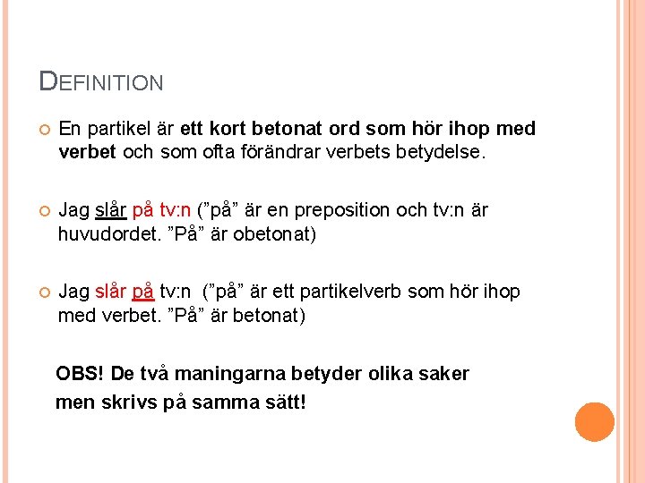 DEFINITION En partikel är ett kort betonat ord som hör ihop med verbet och