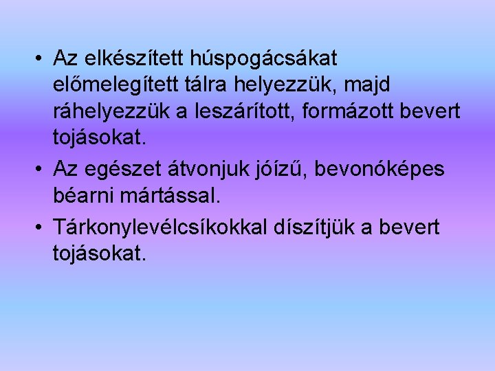  • Az elkészített húspogácsákat előmelegített tálra helyezzük, majd ráhelyezzük a leszárított, formázott bevert