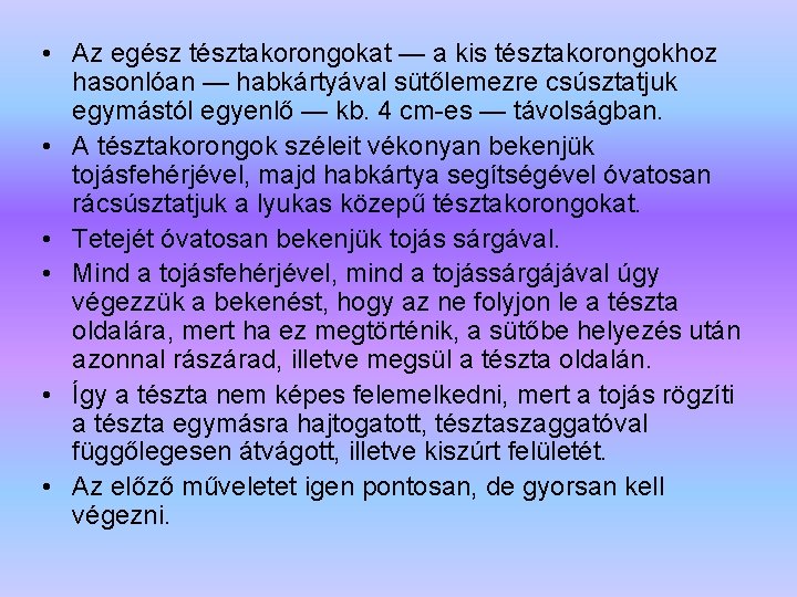  • Az egész tésztakorongokat — a kis tésztakorongokhoz hasonlóan — habkártyával sütőlemezre csúsztatjuk