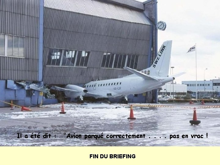 Il a été dit : "Avion parqué correctement. . pas en vrac ! FIN