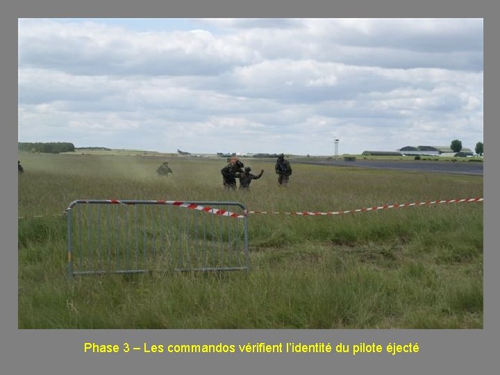 Phase 3 – Les commandos vérifient l’identité du pilote éjecté 