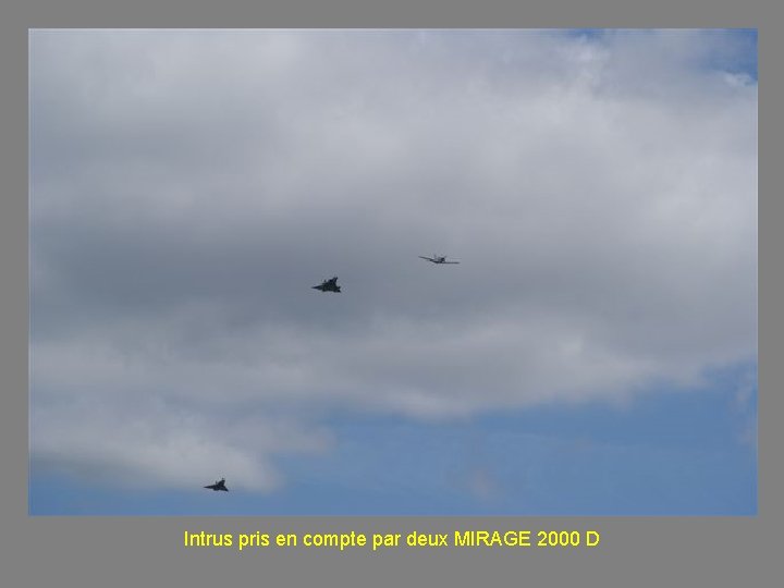 Intrus pris en compte par deux MIRAGE 2000 D 