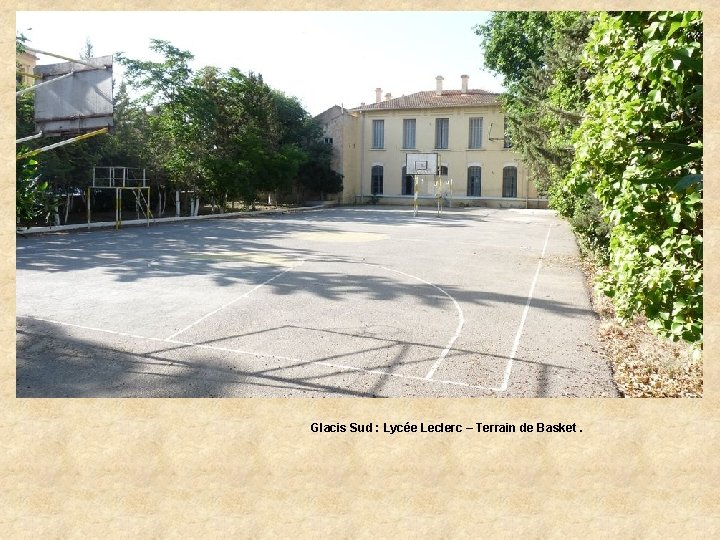 Glacis Sud : Lycée Leclerc – Terrain de Basket. 