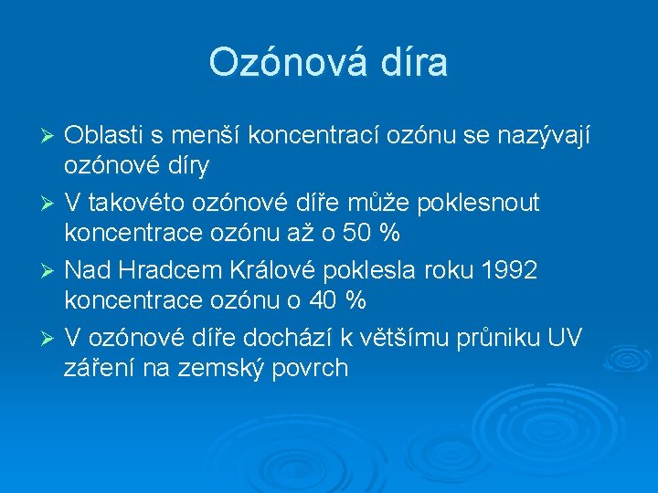 Ozónová díra Oblasti s menší koncentrací ozónu se nazývají ozónové díry Ø V takovéto