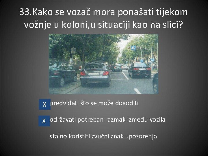 33. Kako se vozač mora ponašati tijekom vožnje u koloni, u situaciji kao na