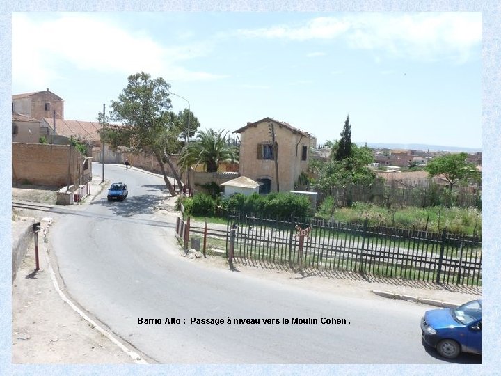 Barrio Alto : Passage à niveau vers le Moulin Cohen. 