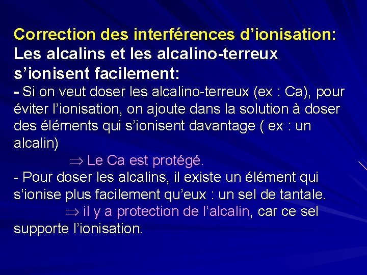 Correction des interférences d’ionisation: Les alcalins et les alcalino-terreux s’ionisent facilement: - Si on