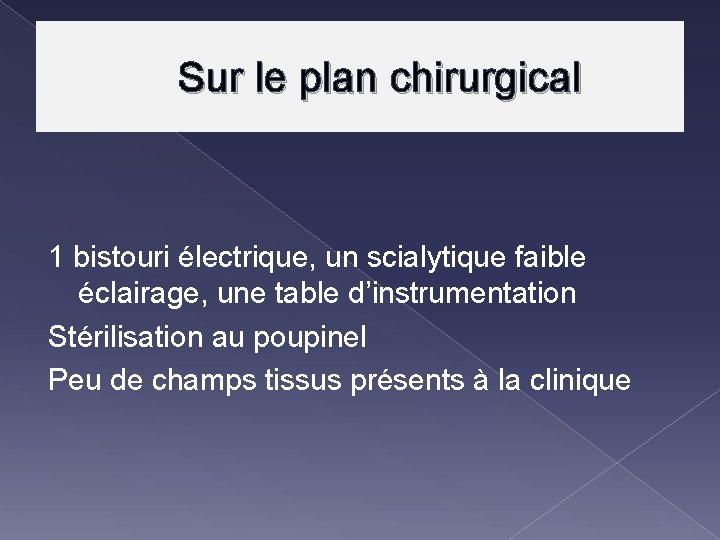 Sur le plan chirurgical 1 bistouri électrique, un scialytique faible éclairage, une table d’instrumentation